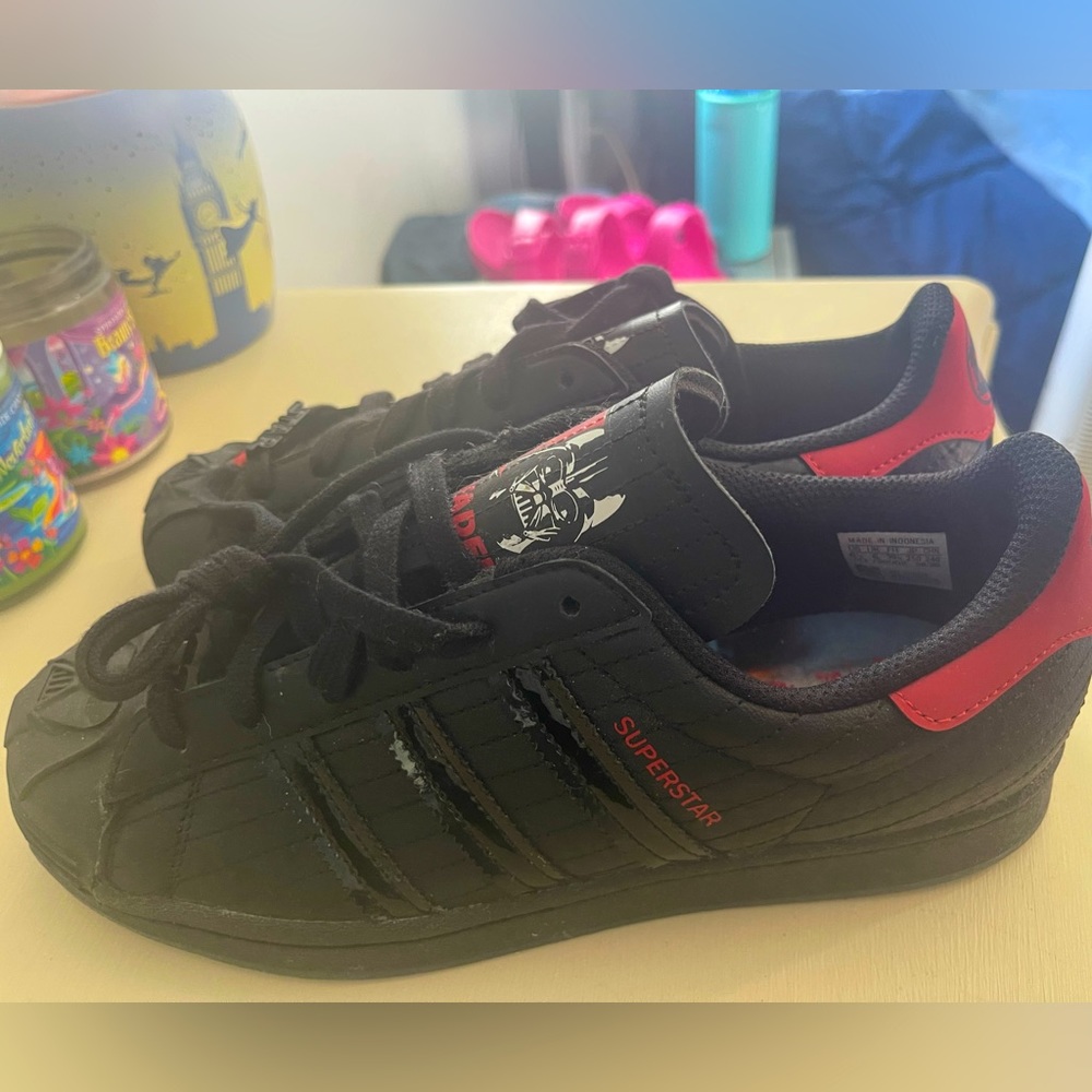 Adidas superstar Star Wars darth Vader tennis shoes never worn size 6.5